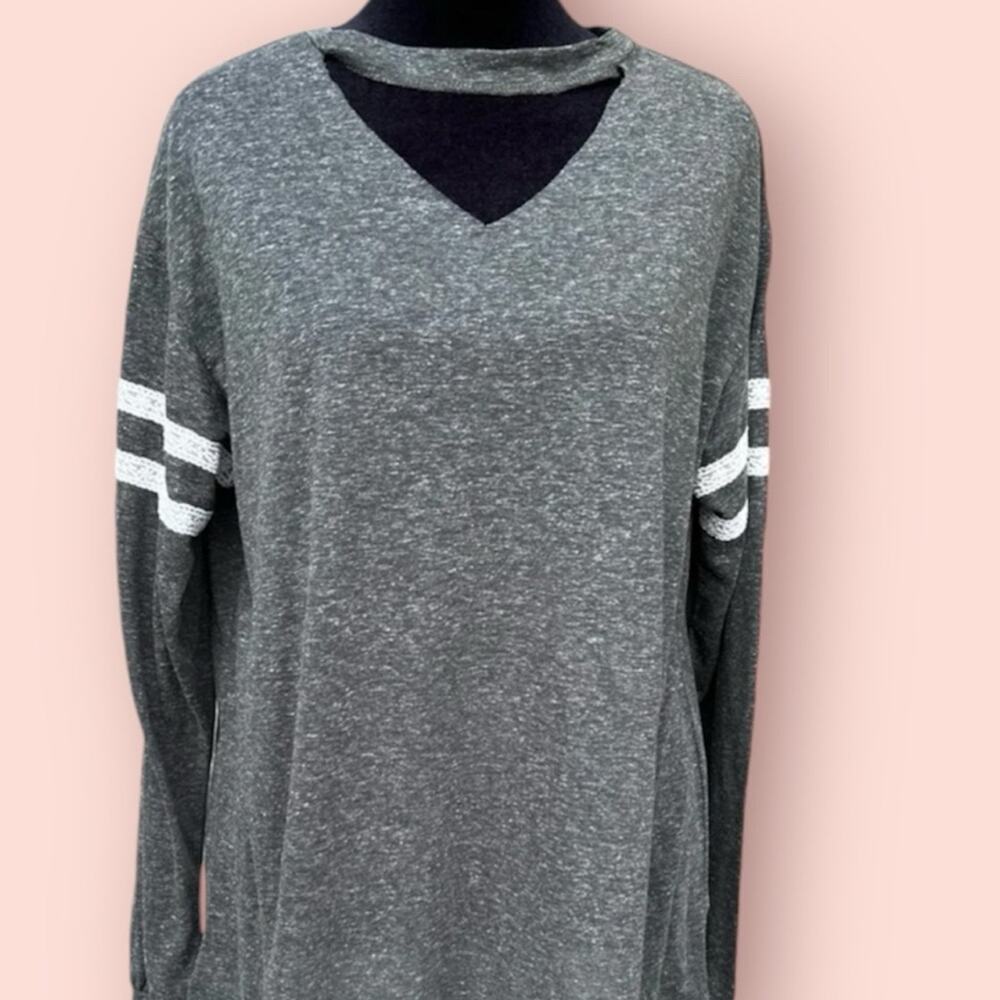Grace & Emma women’s size S, gray T-shirt, cut out V neck, long sleeve